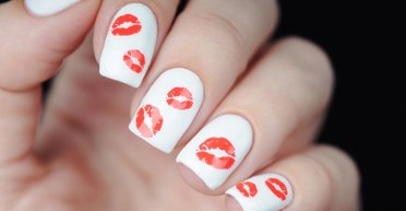 Тату-маникюр. Что нужно знать о новом тренде в ногтевом дизайне 2022