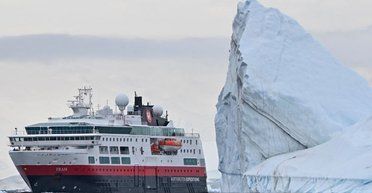 Космiчнi проекти, криль та прісна вода: чим багата Антарктида, кому все дістанеться та чи загрожує війна за континент