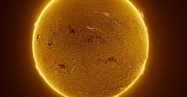 Фізики наблизилися до розгадки таємниці: чому корона Сонця гарячіша, ніж його поверхня