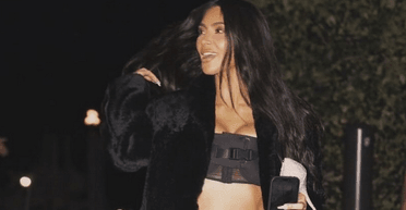 У топі та хутряних штанях: Кім Кардаш'ян продемонструвала струнку фігуру (фото)