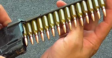 Здесь вам не Днепр. Что общего у жизни в Киеве и сборки автомата Калашникова на скорость