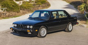 Стару 38-річну "п'ятірку" BMW продали за ціною нового Bentley Bentayga (фото)