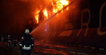 Пошкодили цивільне судно: росіяни знову вдарили по припортовій інфраструктурі Одеси