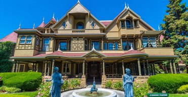 "Переслідують душі померлих": у мережі показали, що всередині "будинку з привидами" (фото)