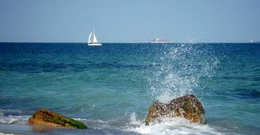 Пляжний відпочинок в Одесі подорожчав: скільки коштує шезлонг, бунгало, коктейль