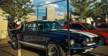 Раритет из 60-х: в Киеве продемонстрировали мощный коллекционный Ford Mustang (фото)