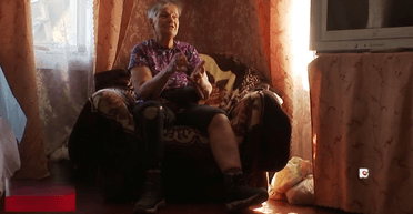 "Не здалася Путіну": пенсіонерка, яка втратила ногу, танцює і катається на велосипеді (відео)