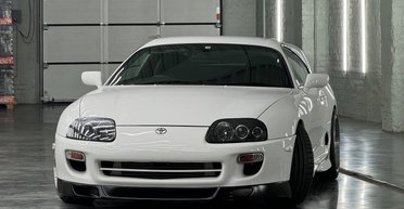 В Украину привезли знаменитый спорткар Toyota 90-х в новом состоянии (фото)