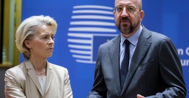 Чтобы выплатить пенсии и зарплаты. Почему Украине важно как можно скорее получить помощь от ЕС