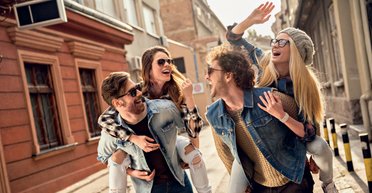 Без лабутенов. 8 модных осенних образов, которые не проделают дыры в вашем бюджете