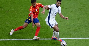 Тренд Евро-2024: зачем футболисты прорезают дырки в носках?