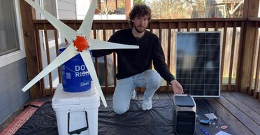 Сонячні панелі проти вітрогенераторів: тестування показало, що краще добуває енергію