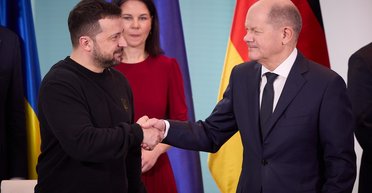 БТР, десятки дронов и гаубицы: какую помощь Германия планирует передать Украине