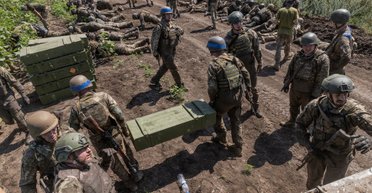 Ходил в форме ВСУ и передал помощь: в США расследуют действия члена Хельсинкской комиссии, — NYT