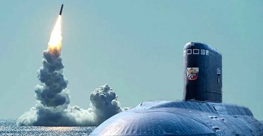 Готова к залпу: ВС РФ зарядили подводную лодку ракетами "Калибр" (фото)