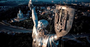 Меч, щит і міфи: що приховує "Батьківщина-мати" — хранителька головного Тризуба України