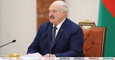 "Чепуха полная": Лукашенко назвал Зеленского своим сыном (видео)