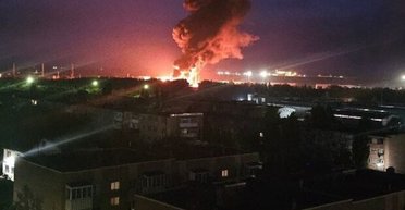 Россию атаковали дроны: взрывы были на заводах "Азот" и ПАО "Энергия" (видео)