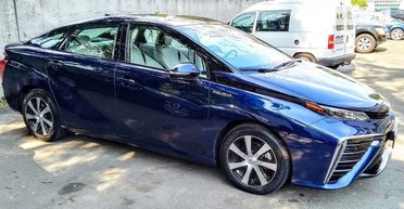 В Украине появился уникальный водородный седан Toyota (фото)