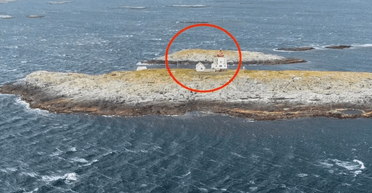 Відчужена зона без туристів: що відбувається на острові з найсамотнішим у світі будинком