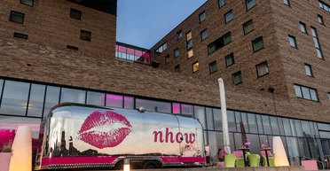 Місце для вечірок: "повністю рожевий" готель виглядає як будинок мрії Барбі (фото)