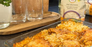 Курка з рисом у духовці: рецепт легкої та смачної страви на вечерю (відео)