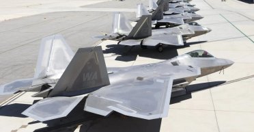 "Не порахували наслідків": чому Конгрес проти списання 32 винищувачів F-22 Raptor