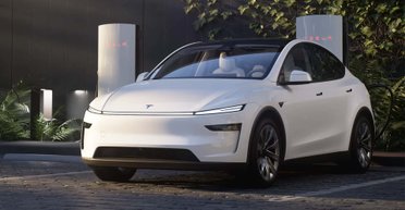 Раскупают как горячие пирожки: новый электромобиль Tesla поступил в производство (фото)