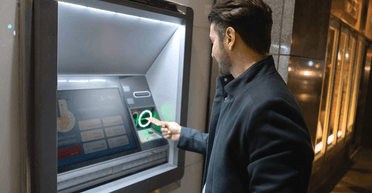 Мужчине по ошибке выплатили зарплату в 330 раз больше: деньги разрешили оставить