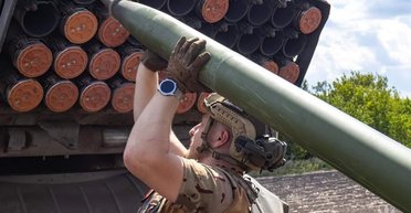 Продолжаются тяжелые бои: Сырский доложил Зеленскому о ситуации под Покровском и Торецком