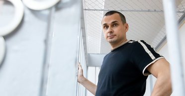 Камень +1. В Киеве презентовали книгу и фильм об Олеге Сенцове