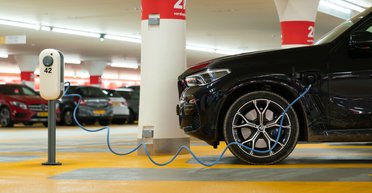 Электрокары в первые два года загрязняют Землю на 30% больше, чем бензиновые и дизельные авто