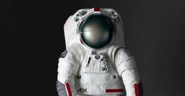 Люди висадяться на Місяць у Prada: модний дім презентував новий скафандр (фото)