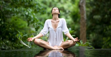 "Шанті" нам тільки сниться. Чому йога і медитація не допомагають втекти від проблем