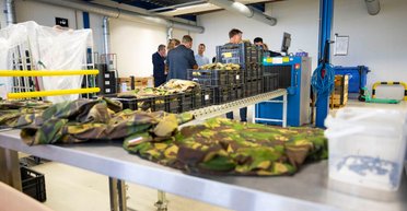 Заключенные Нидерландов готовят для ВСУ военную форму: детали