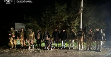 Чоловіки намагалися втекти з України, але їх затримали за 200 метрів від кордону (карта)