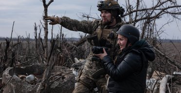 "Летело прямо на меня": дрон ВС РФ едва не убил журналистку накануне 4 годовщины войны