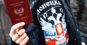 Операция "паспортизация". Зачем Россия выдает документы жителям Донбасса