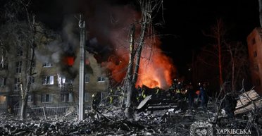 ЗС РФ вдарили по багатоповерхівці в Харкові: серед загиблих є діти, тривають пошукові роботи (фото)