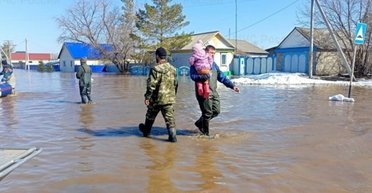 Прорив дамби в Орську: ситуація стала критичною, сотні будинків пішли під воду (відео)