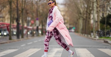 Дієві методи, які допоможуть прибрати бруд та неприємний запах з пуховика