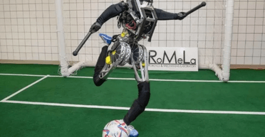 Ученые придумали робота, который в будущем "превзойдет Месси" (фото, видео)