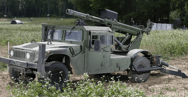 AM General поставить армії США дві гаубиці Hawkeye 105 мм на вантажівці HUMVEE 2-CT