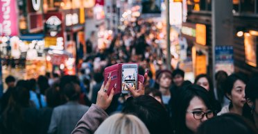 Ми – динозаври 21 століття. Нестача людей, здатних народжувати людей – путівка до демографічного колапсу