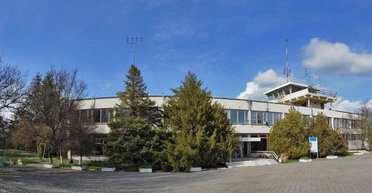 "Панцири", "Торы", ангары: РФ переделала аэропорт "Керчь" на место пуска БпЛА, — "Схемы" (фото)