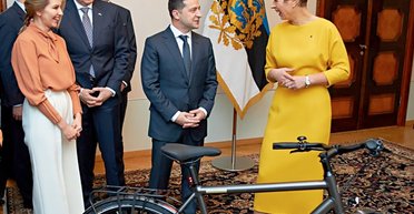 Получите велосипед. Как шутка в политике лечит и убивает