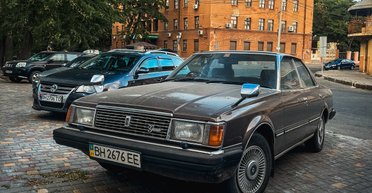 Раритет из 80-х: в Украине заметили культовый премиальный седан Toyota (фото)