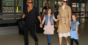 Ніколь Кідман помітили на рідкісній прогулянці з чоловіком та донькою (фото)