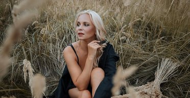 Не блондинка: Лилия Ребрик показалась с новой необычной прической (фото)