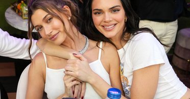 Хейли Бибер и Кендалл Дженнер сходили на ужин в элегантных образах (фото)